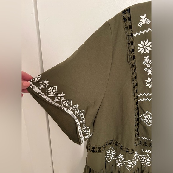 SHEIN dress with cute cut out detail around the bust. New, never worn, size 4X. - Picture 4 of 5